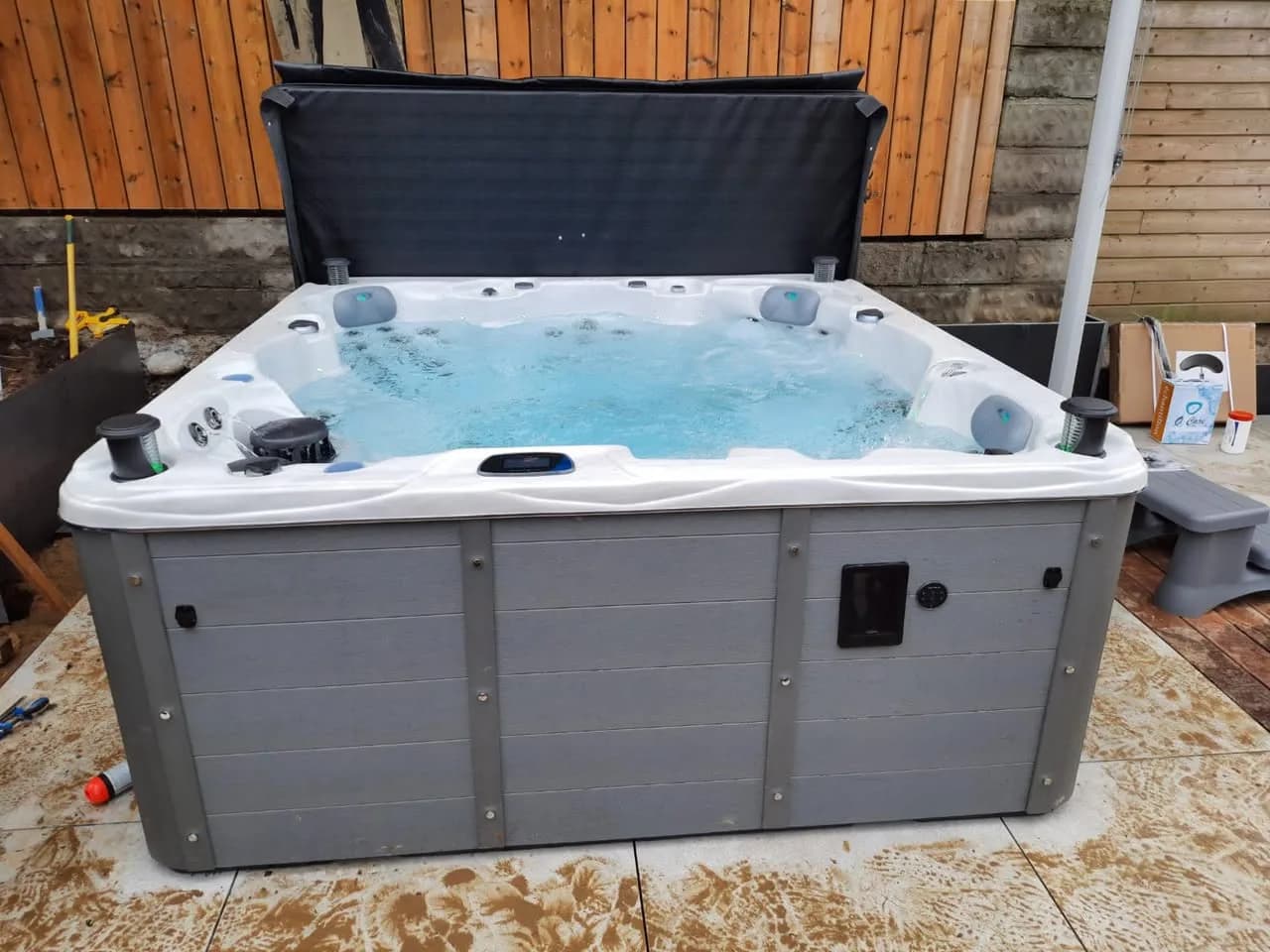 Installation d'un spa Vancouver Full option à Waldighofen, autre vue du chantier