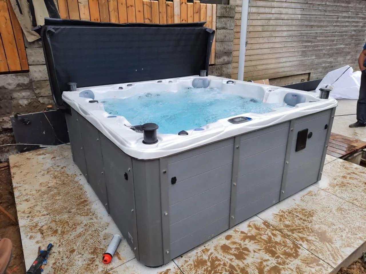 Installation d'un spa Vancouver Full option à Waldighofen, autre vue du chantier