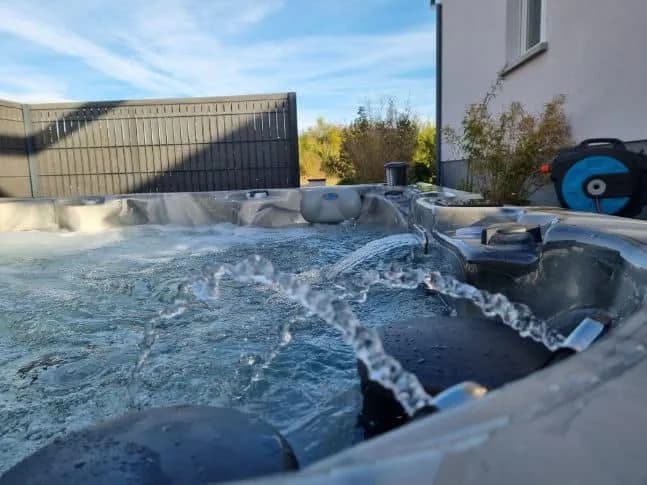 Installation d'un spa Vancouver Full option à Wittelsheim, autre vue du chantier