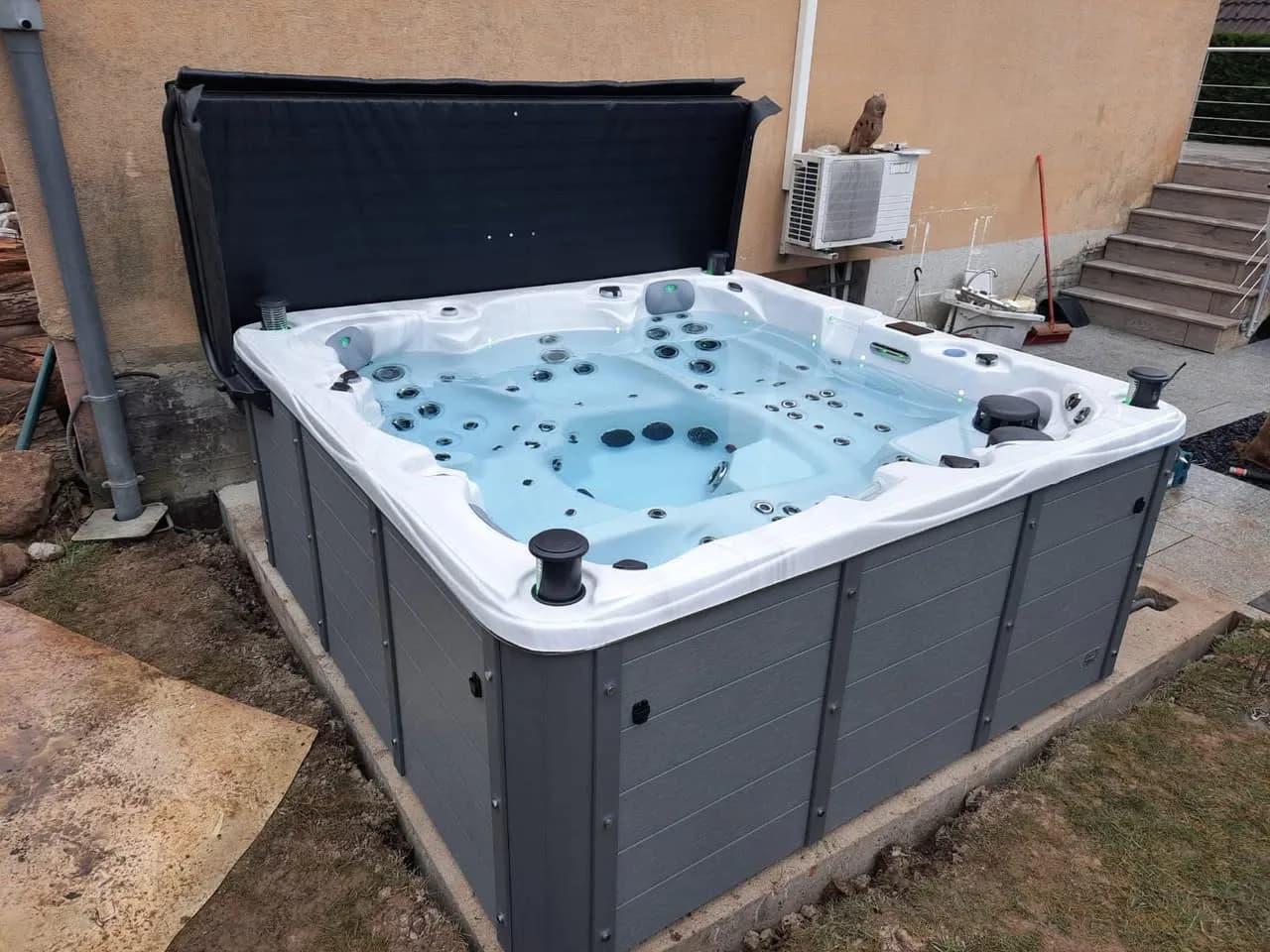 Installation d'un spa Vancouver Full option, au pied de la maison