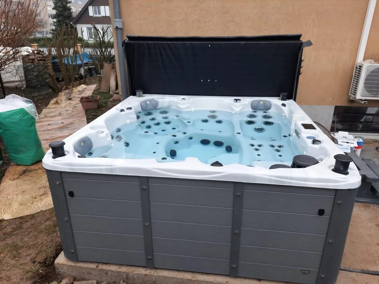 Installation d'un spa Vancouver Full option, autre vue du chantier