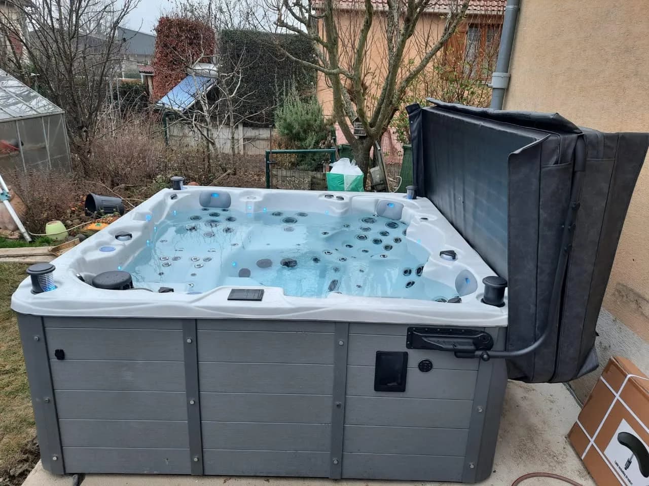 Installation d'un spa Vancouver Full option, autre vue du chantier