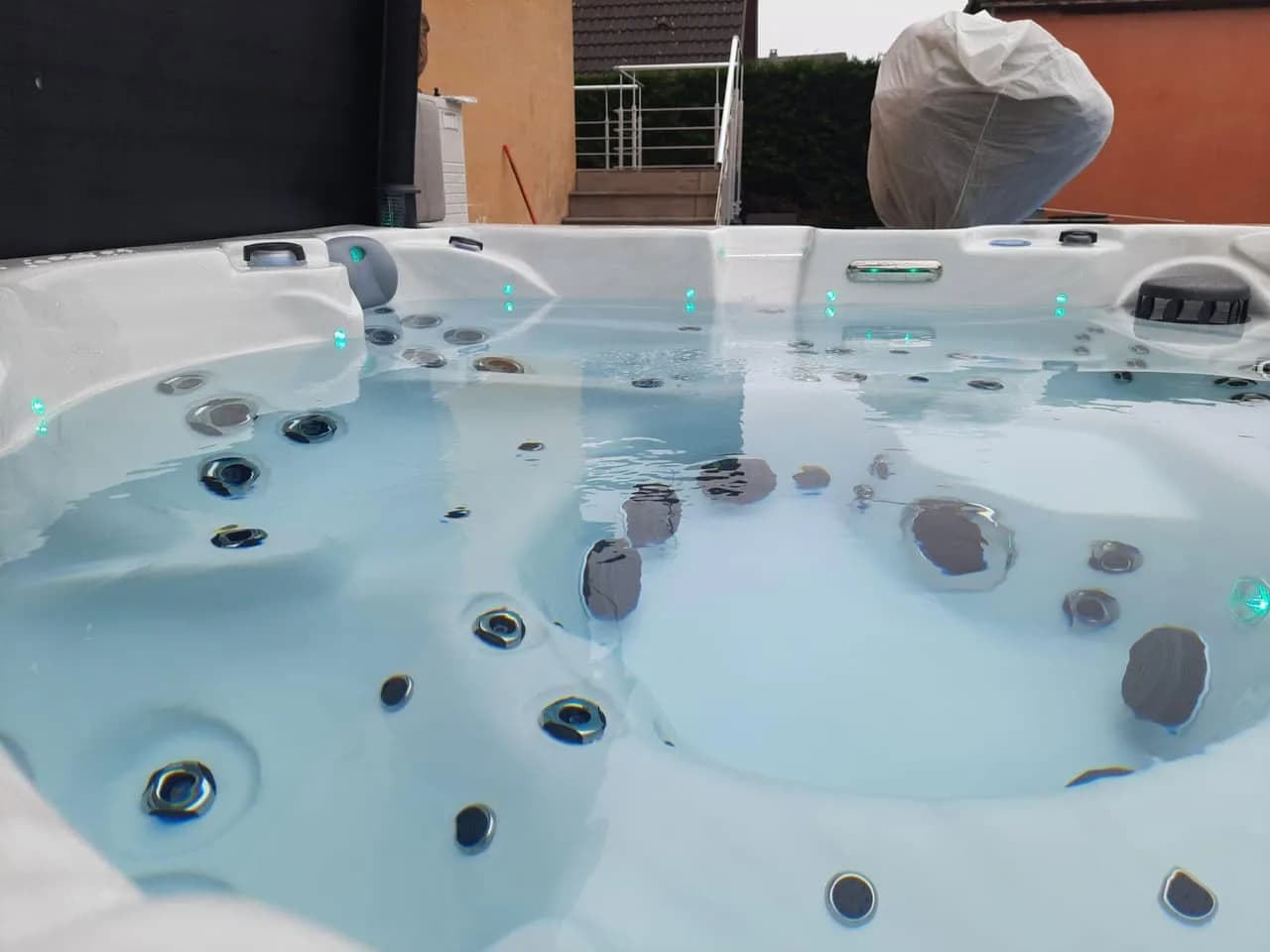 Installation d'un spa Vancouver Full option, autre vue du chantier