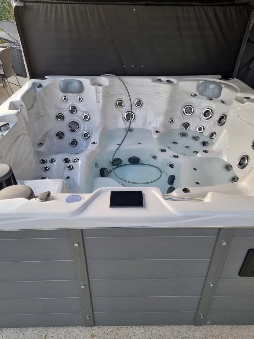 Installation d'un spa Vancouver à Gentelles, autre vue du chantier