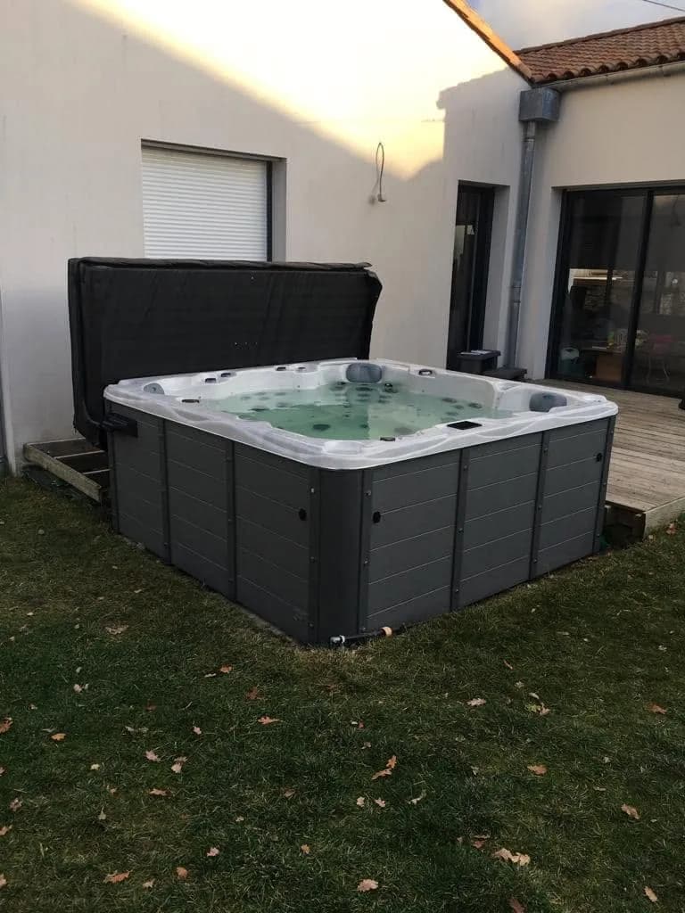 Installation d'un spa Vancouver à Genusson, autre vue du chantier