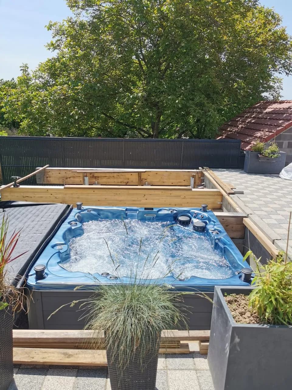 Installation d'un spa Vancouver à Haut-Clocher, autre vue du chantier