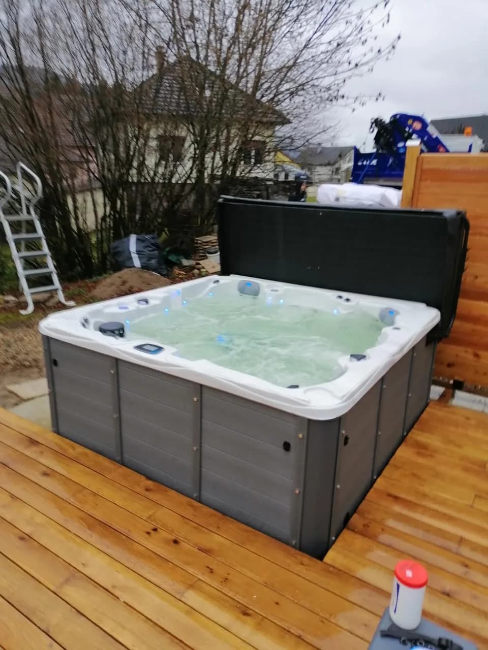 Installation d'un spa Vancouver à Kirchberg, autre vue du chantier