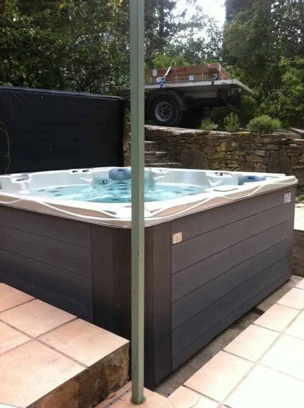 Installation d'un spa Vancouver à Le Castellet, autre vue du chantier