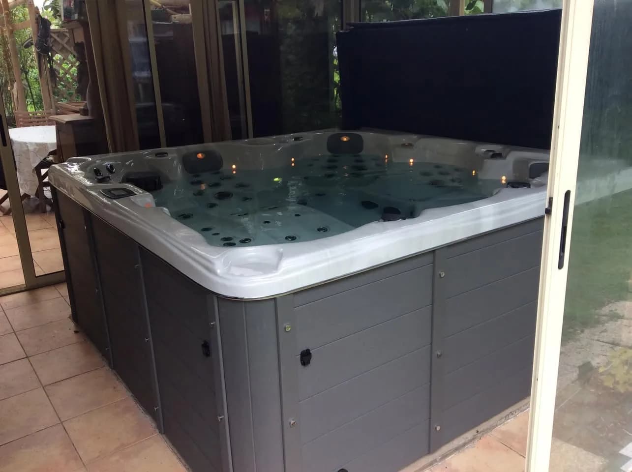 Installation d'un spa Vancouver à Nieul-le-Dolent, autre vue du chantier