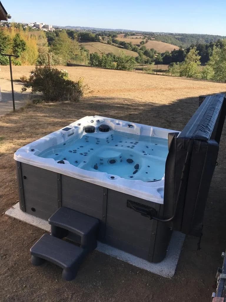 Installation d'un spa Vancouver à Rodez, autre vue du chantier