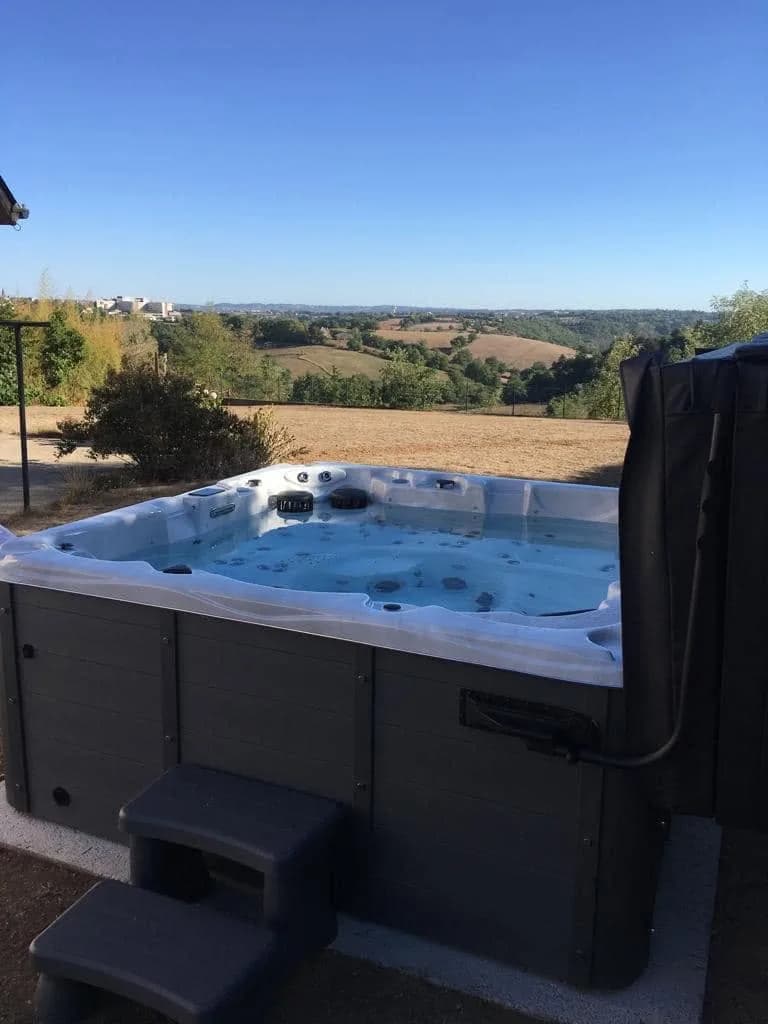 Installation d'un spa Vancouver à Rodez, autre vue du chantier