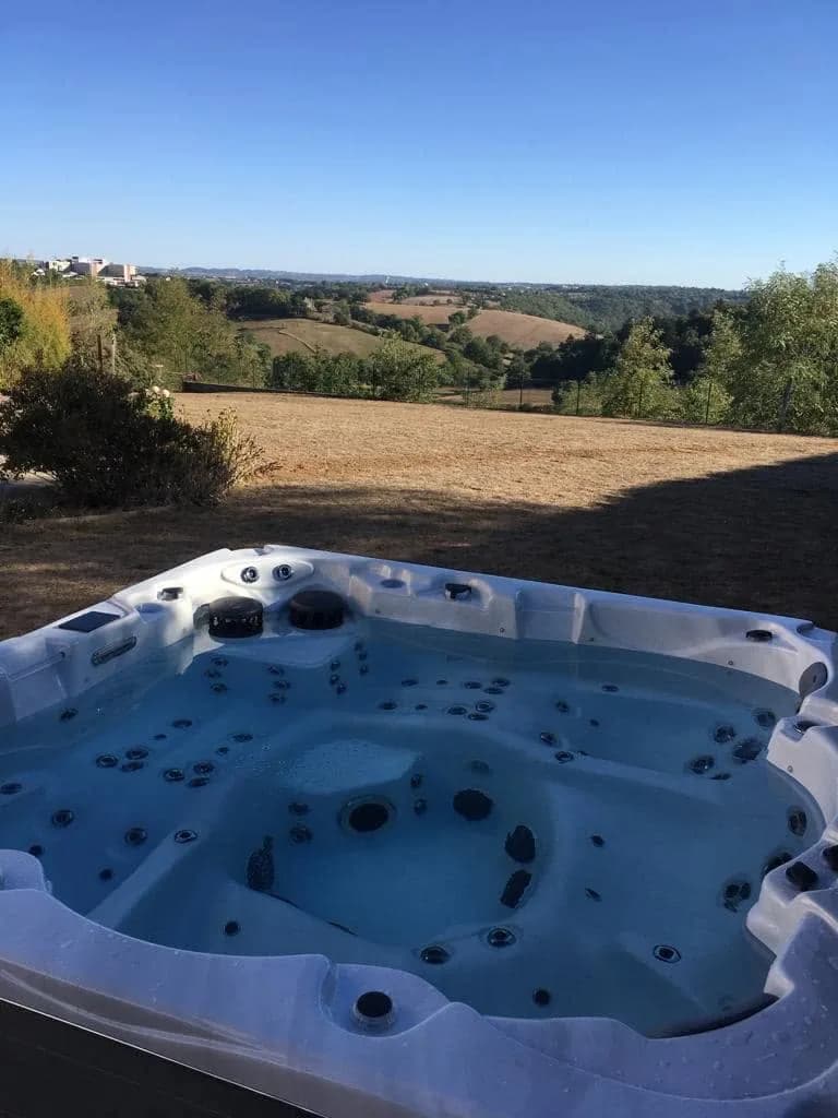 Installation d'un spa Vancouver à Rodez, autre vue du chantier