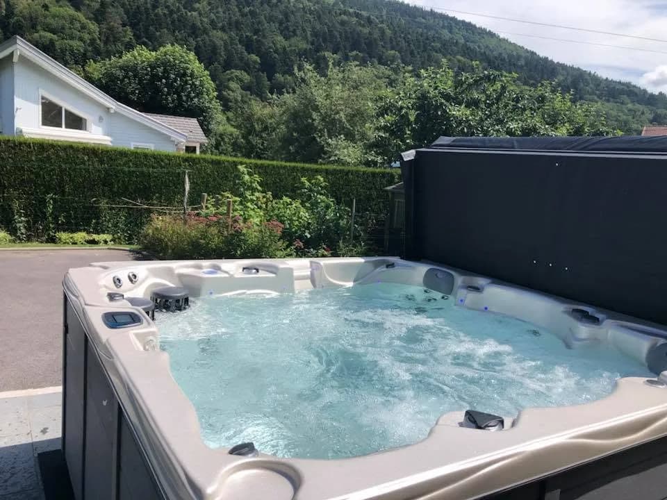 Installation d'un spa Vancouver à Saint-Étienne-lès-Remiremont, autre vue du chantier