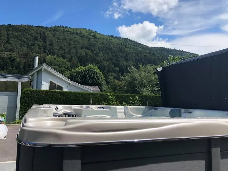 Installation d'un spa Vancouver à Saint-Étienne-lès-Remiremont, autre vue du chantier