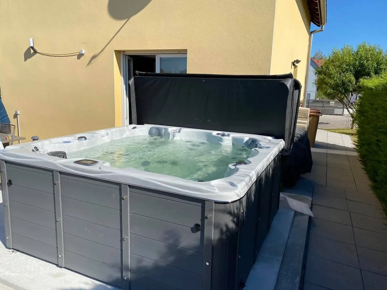 Installation d'un spa Vancouver à Saint-Germain-le-Châtelet, autre vue du chantier