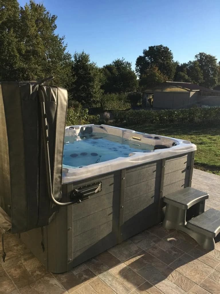 Installation d'un spa Vancouver à Saint-Maurice-les-Brousses, autre vue du chantier