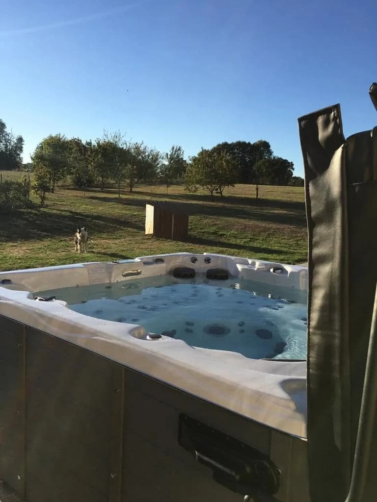 Installation d'un spa Vancouver à Saint-Maurice-les-Brousses, autre vue du chantier