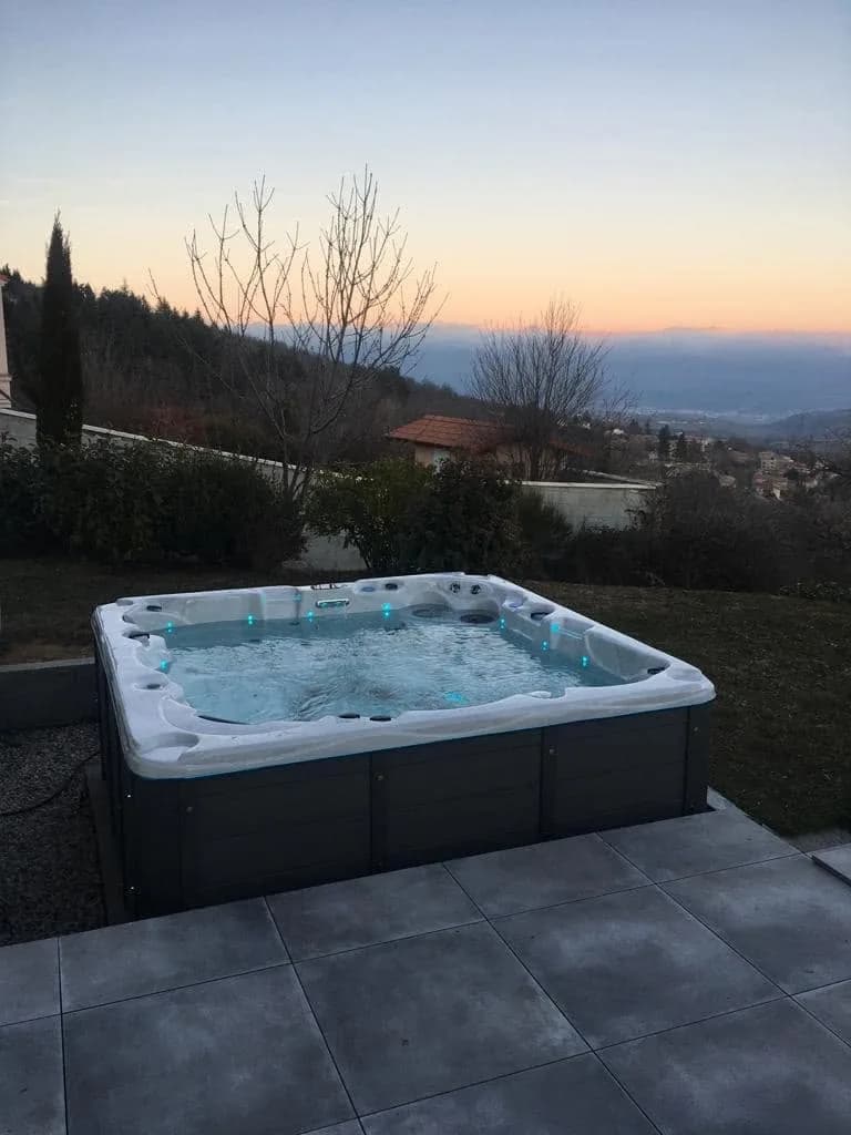 Installation d'un spa Vancouver à Véranne, autre vue du chantier