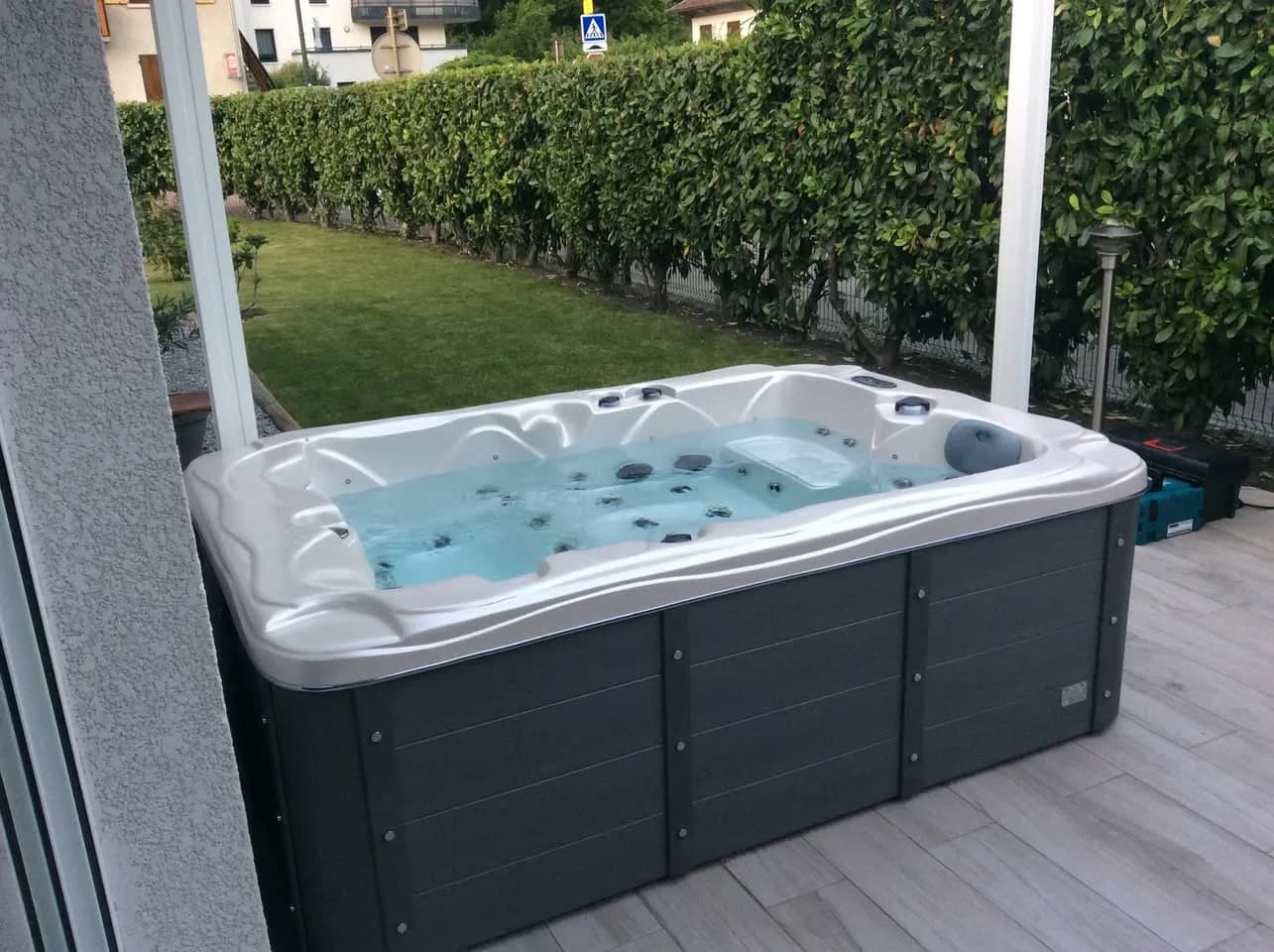 Installation d'un spa Victoria Duel à Albertville, autre vue du chantier