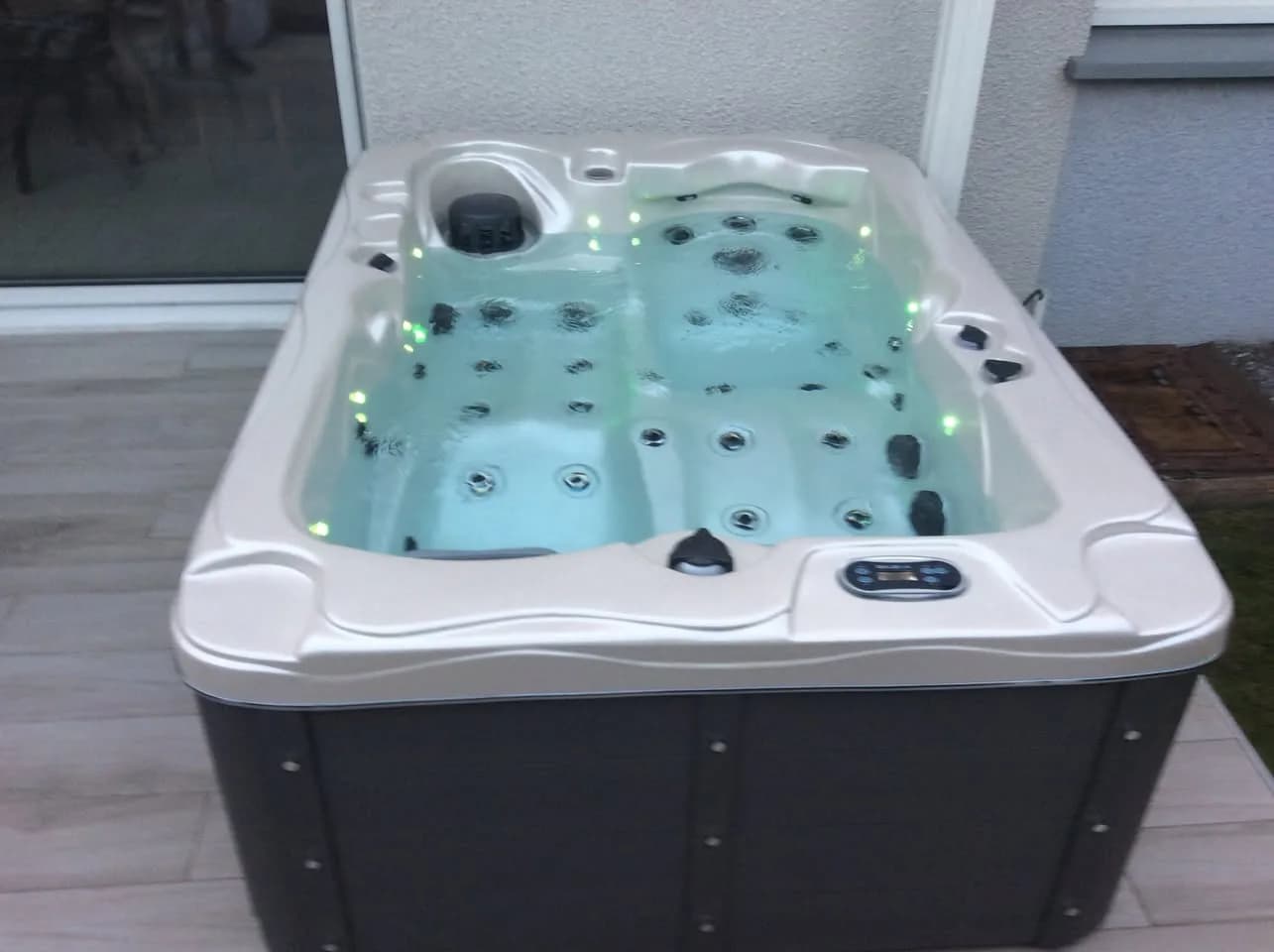 Installation d'un spa Victoria Duel à Albertville, autre vue du chantier