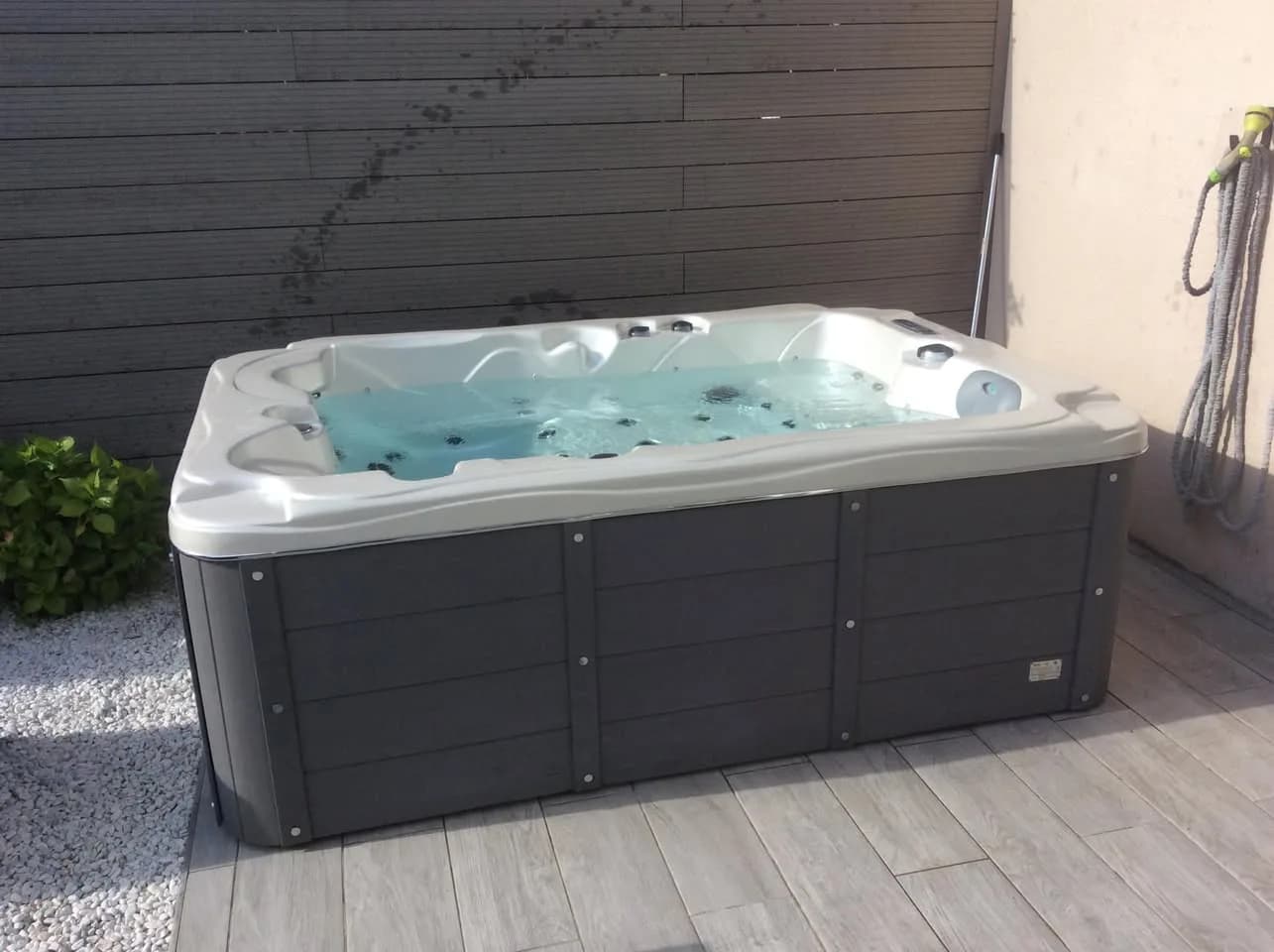 Installation d'un spa Victoria Duel à Aurillac, autre vue du chantier