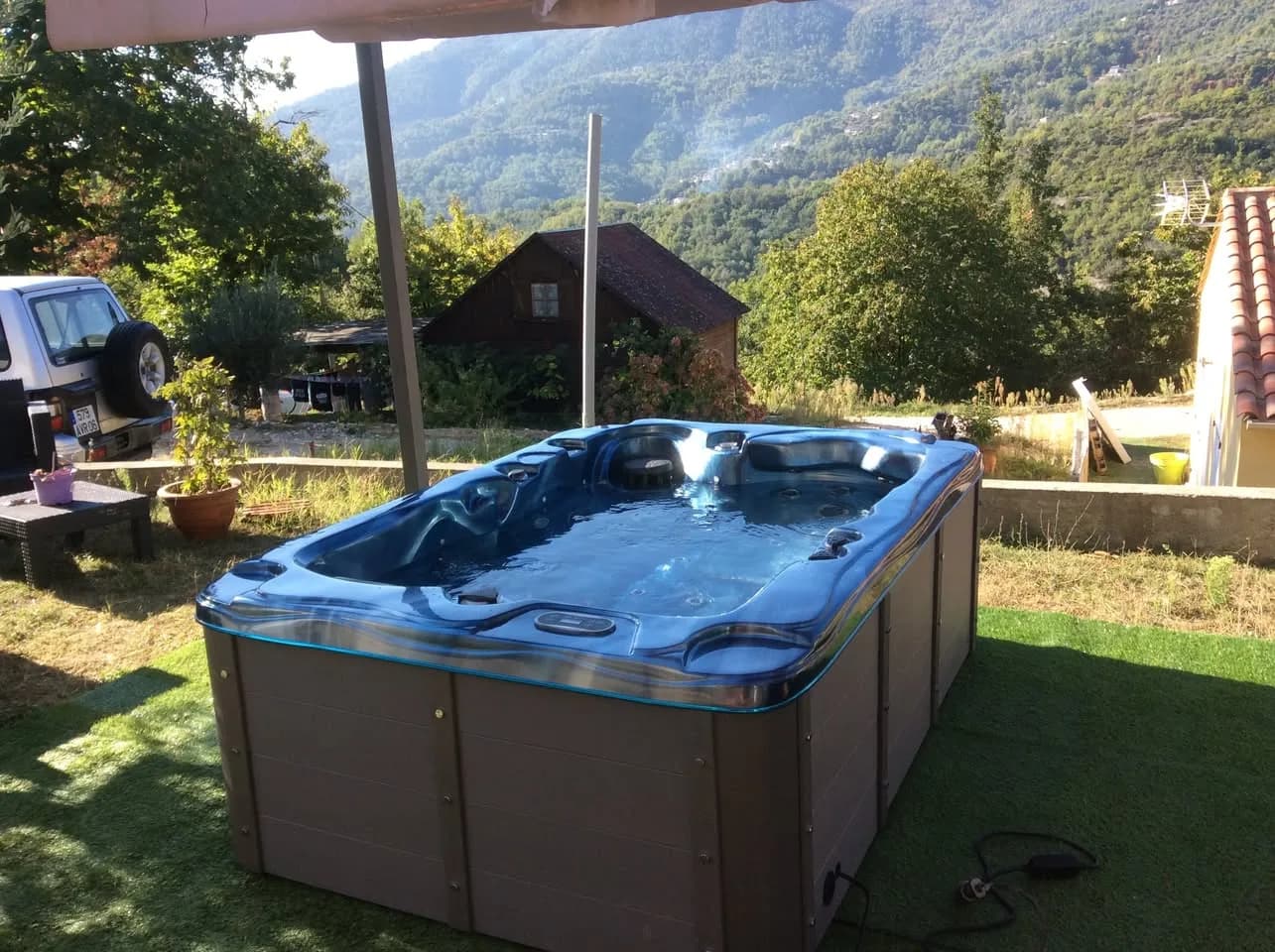 Installation d'un spa Victoria Duel à Contes, autre vue du chantier