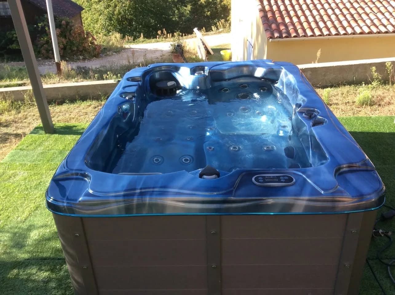 Installation d'un spa Victoria Duel à Contes, autre vue du chantier