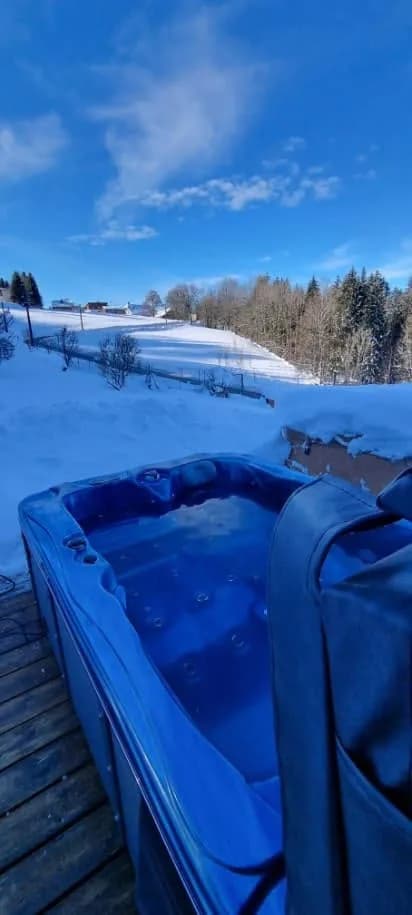 Installation d'un spa Victoria Duel à Four, autre vue du chantier