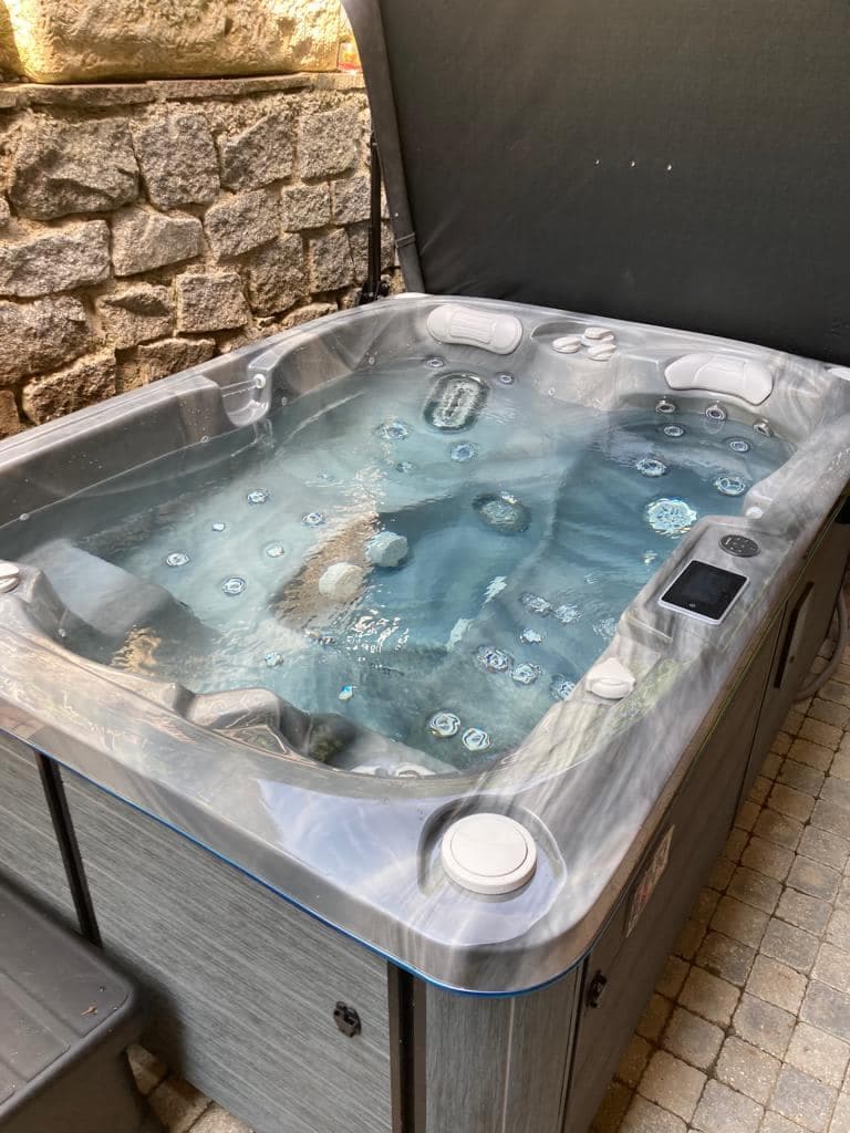 Pose d’un spa Tønsberg coloris Odyssey
