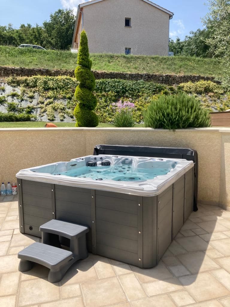 Installation d’un spa Cambridge Duel