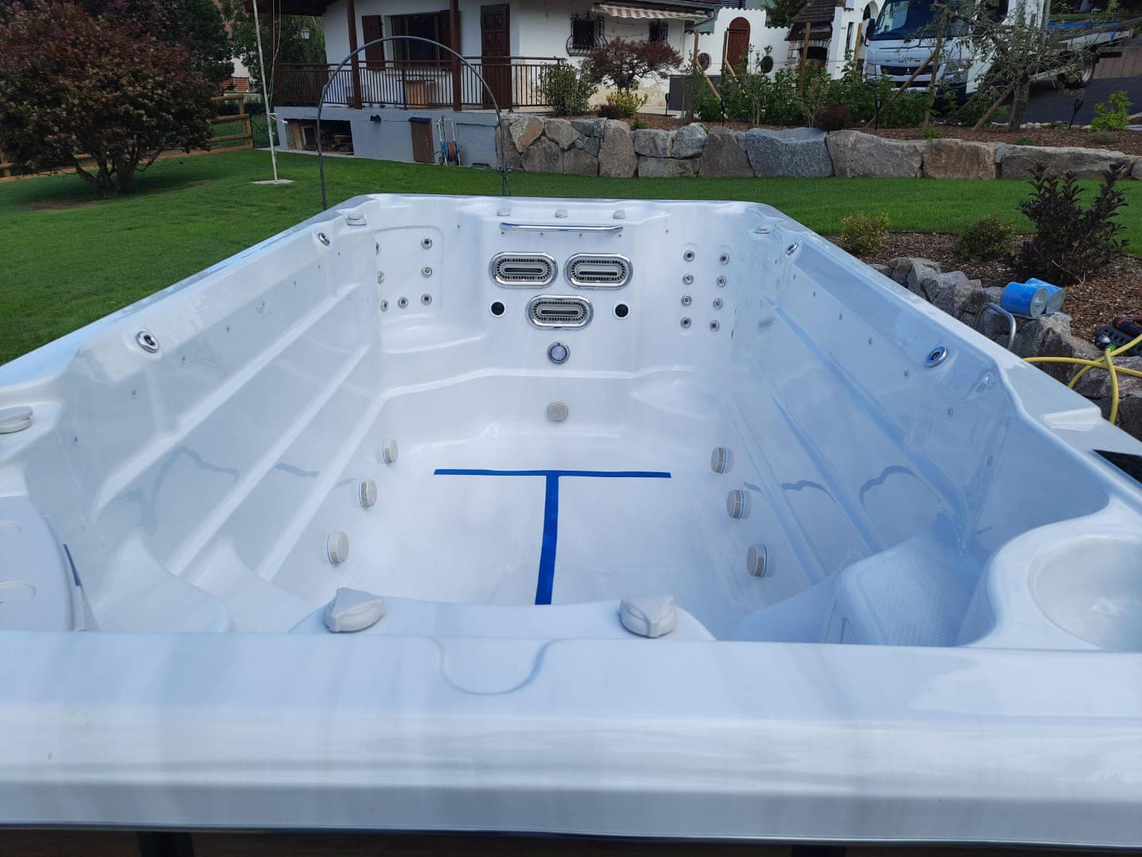 Installation et pose d’un spa de nage Waterloo 410