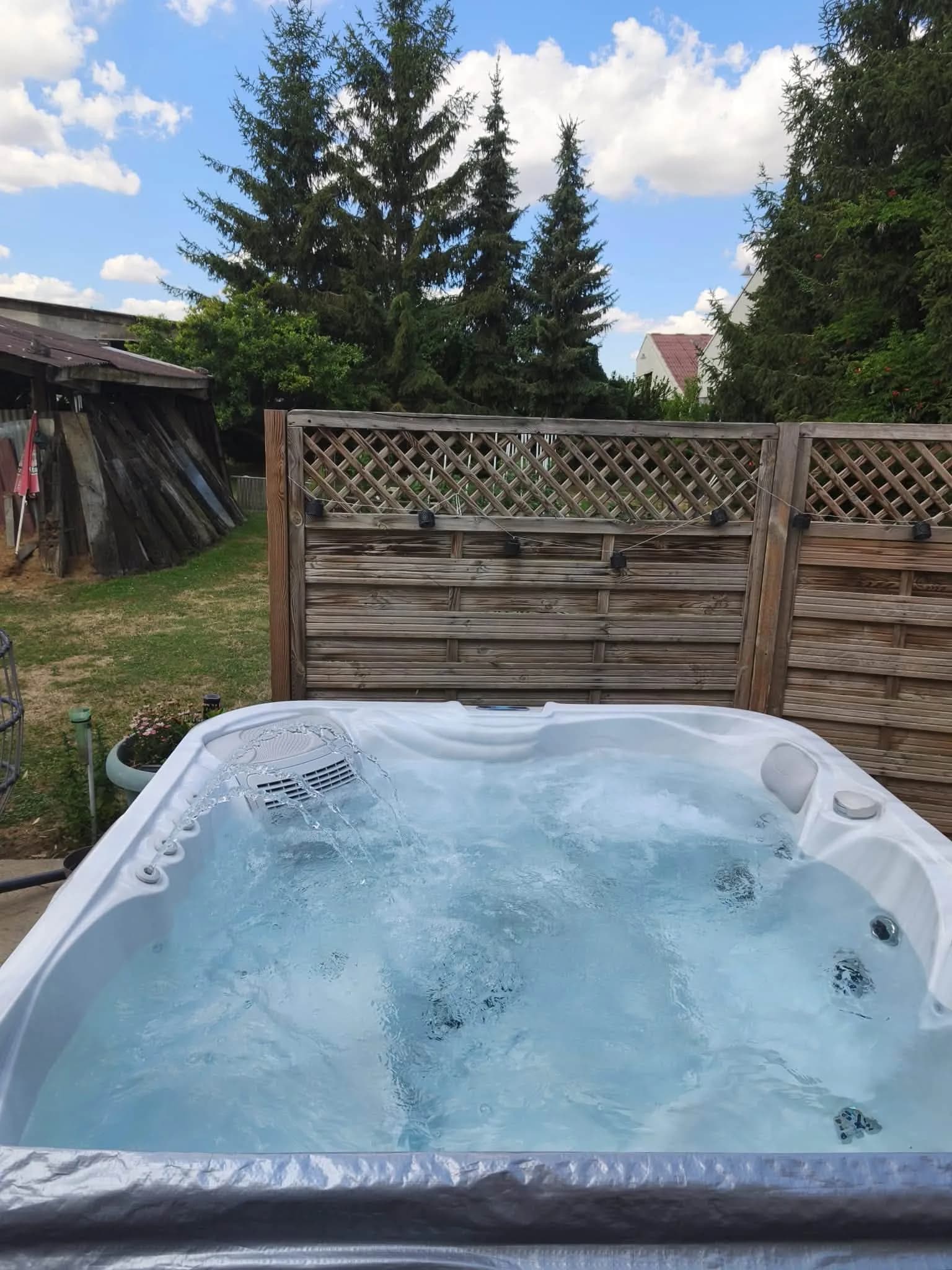 Spa Artemis installé à Belleau, autre vue du chantier