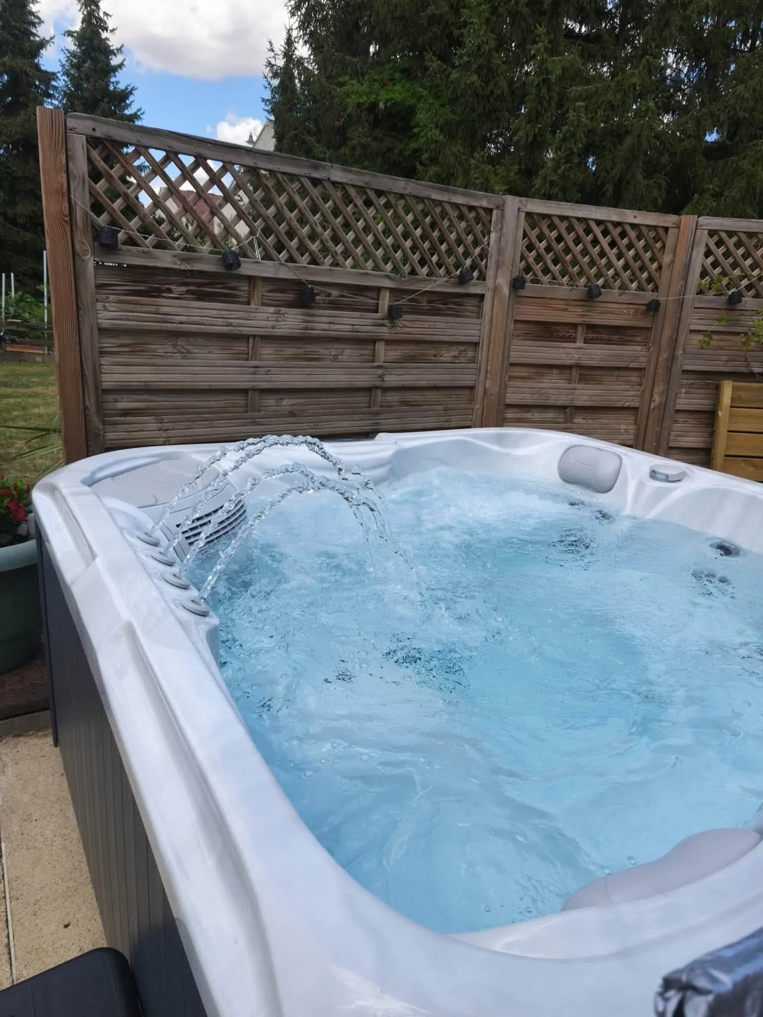 Spa Artemis installé à Belleau, autre vue du chantier