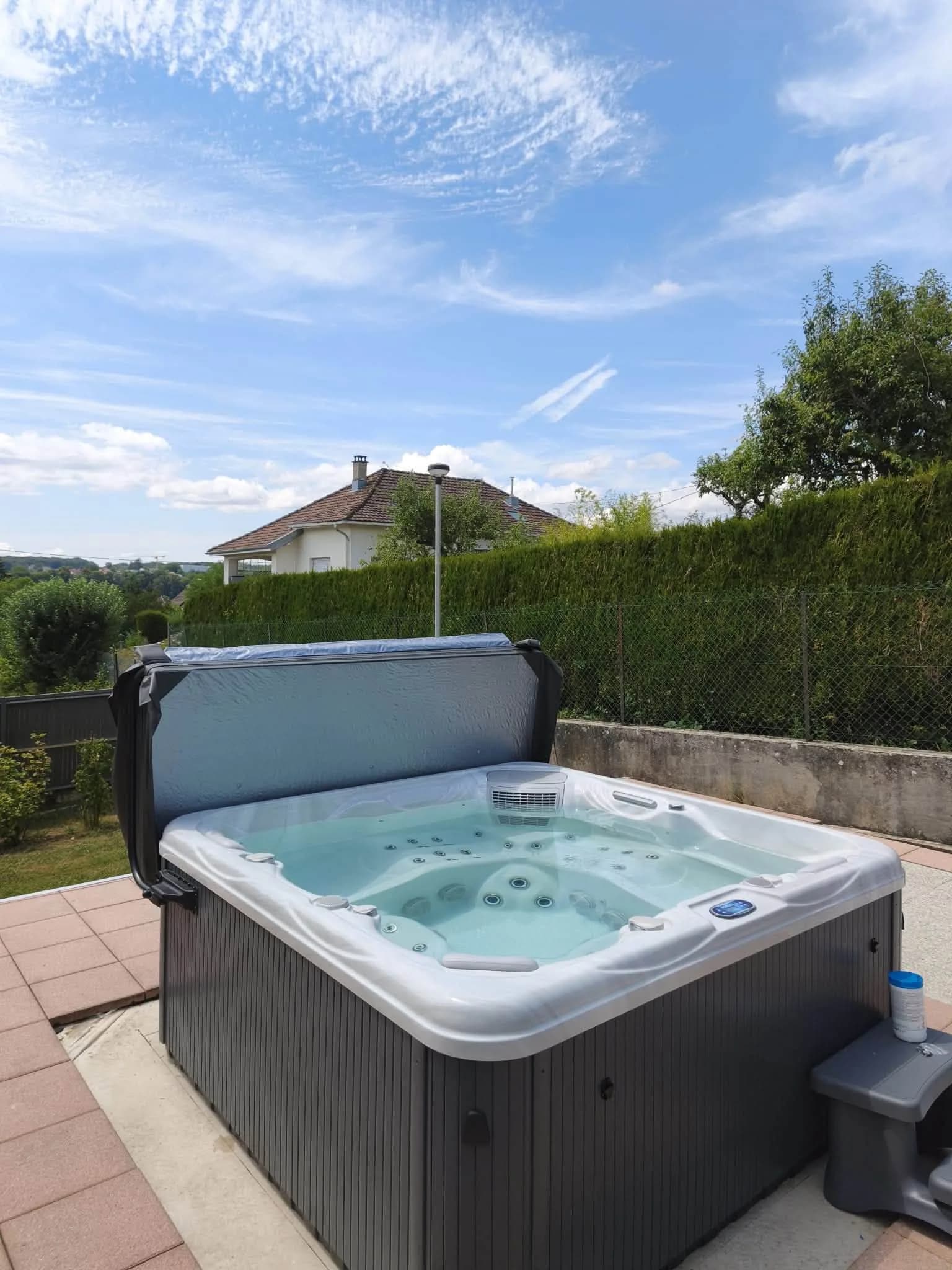 Spa Athena installé à Delle, autre vue du chantier
