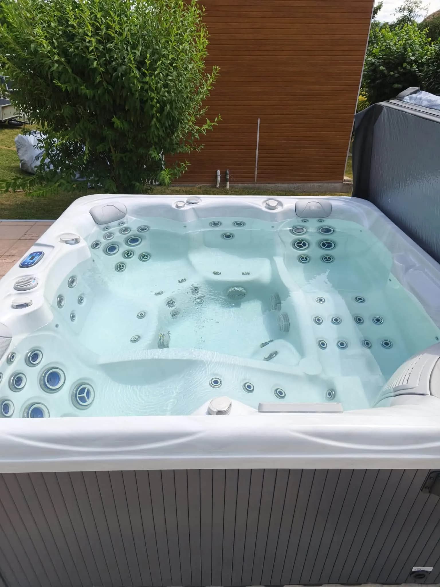 Spa Athena installé à Delle, autre vue du chantier