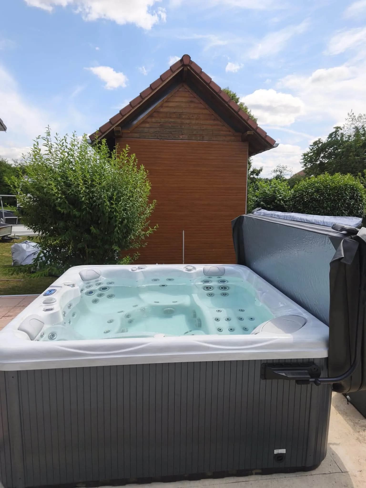 Spa Athena installé à Delle, autre vue du chantier