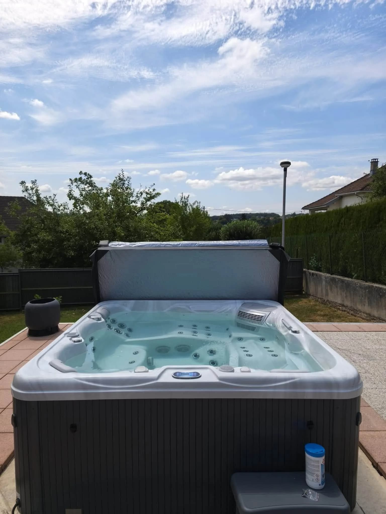 Spa Athena installé à Delle, autre vue du chantier