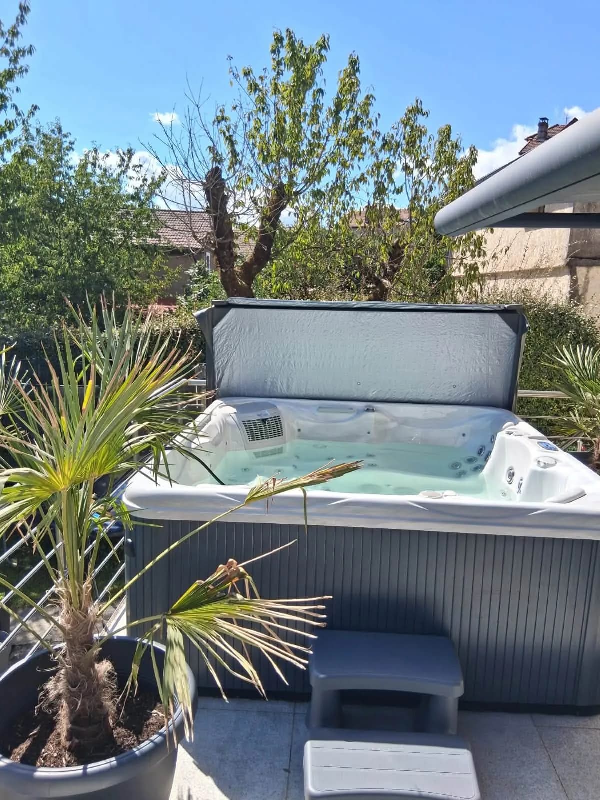 Spa Athena installé à Valserhône, autre vue du chantier