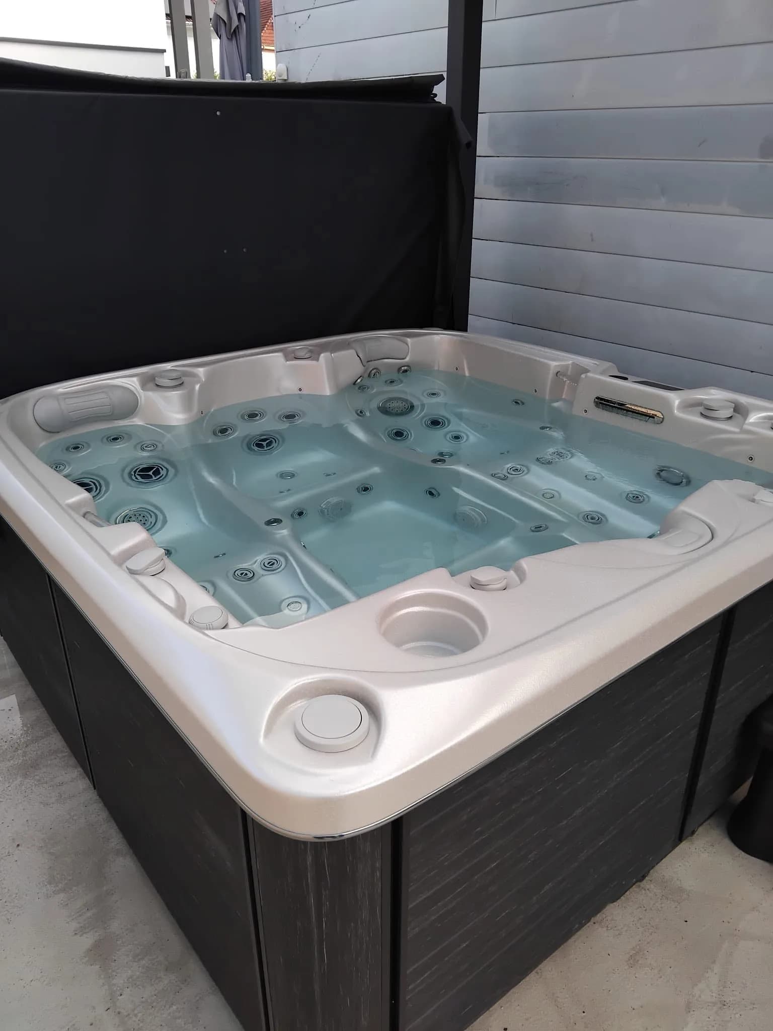 Spa Bjørgan installé à Vagney-Dans, autre vue du chantier