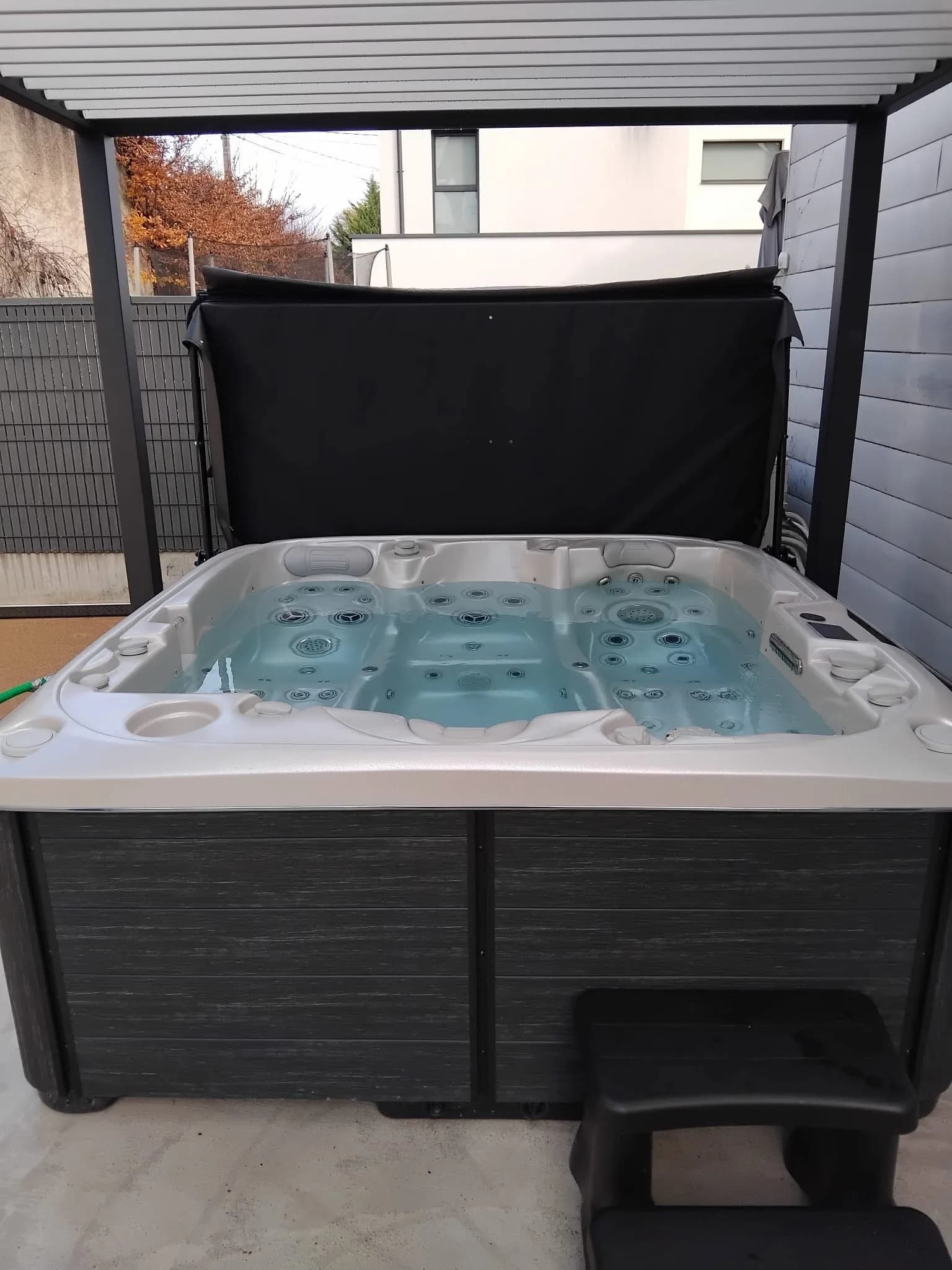 Spa Bjørgan installé à Vagney-Dans, autre vue du chantier