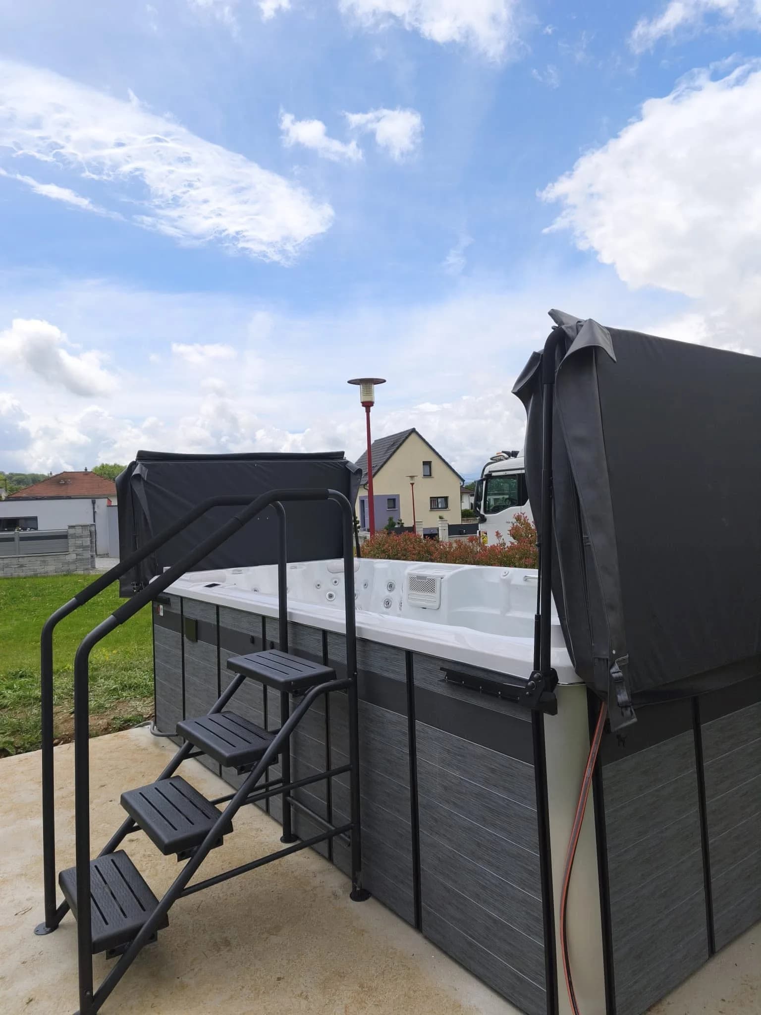 Spa Oxford installé à Joncherey, autre vue du chantier