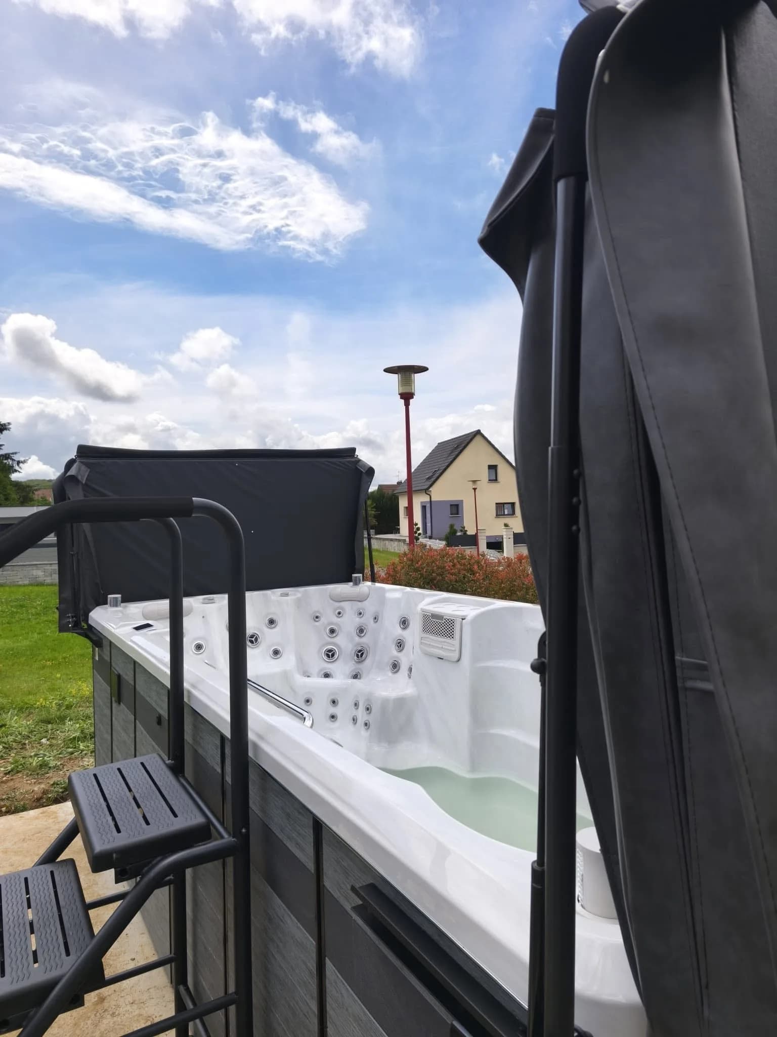 Spa Oxford installé à Joncherey, autre vue du chantier
