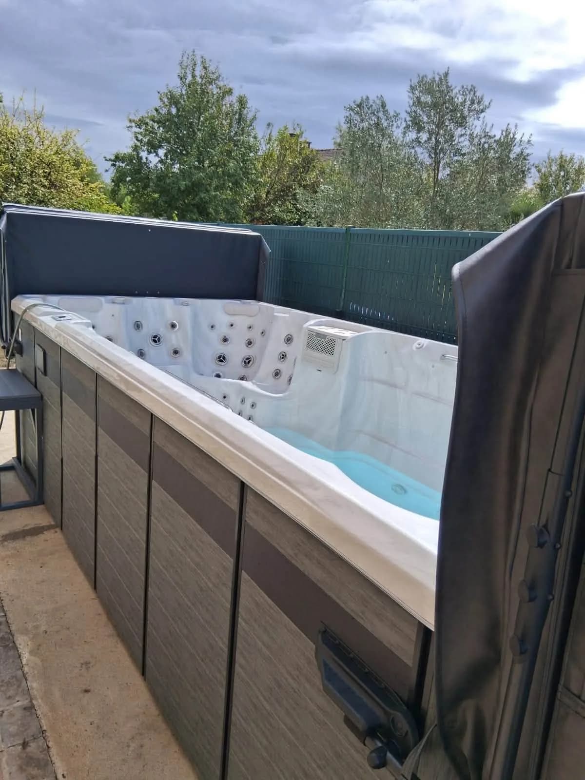 Spa de nage Oxford installé à Forges-les-Bains, autre vue du chantier livré