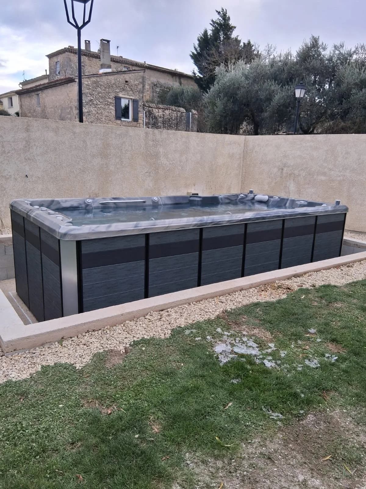 Spa Oxford installé à Vernegues, autre vue du chantier