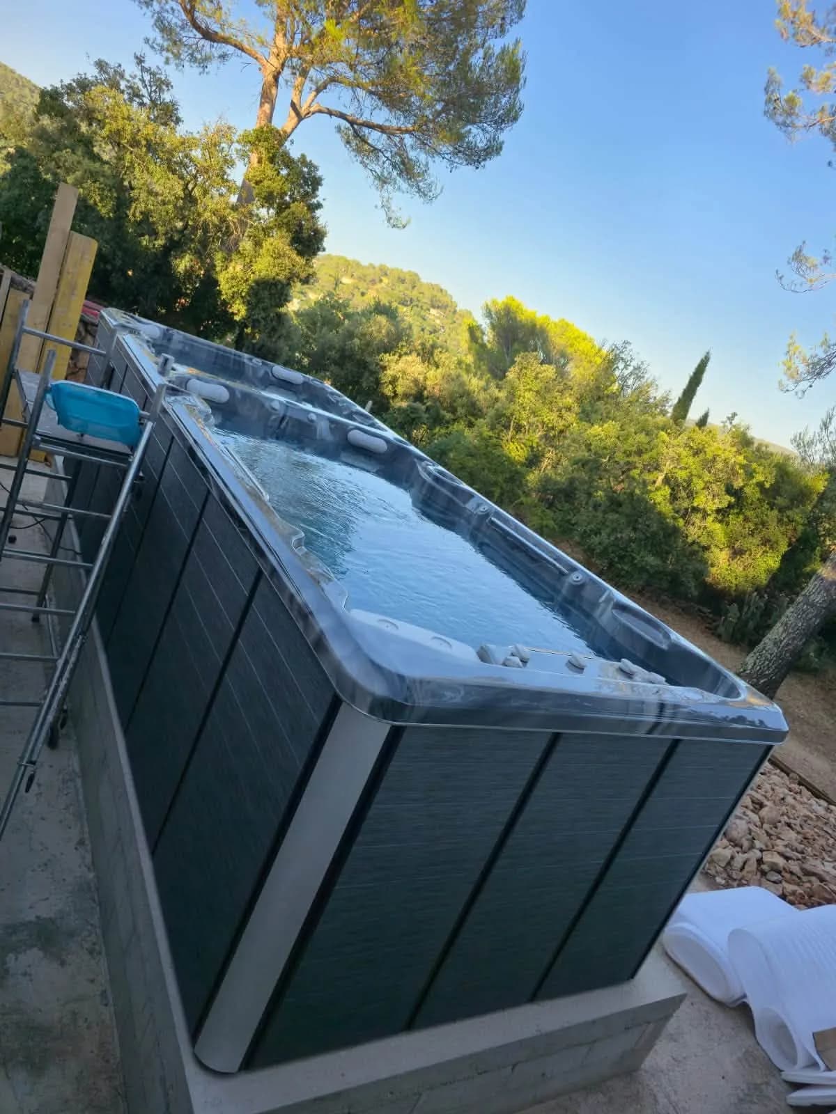 Spa Rizor installé à Garéoult, autre vue du chantier