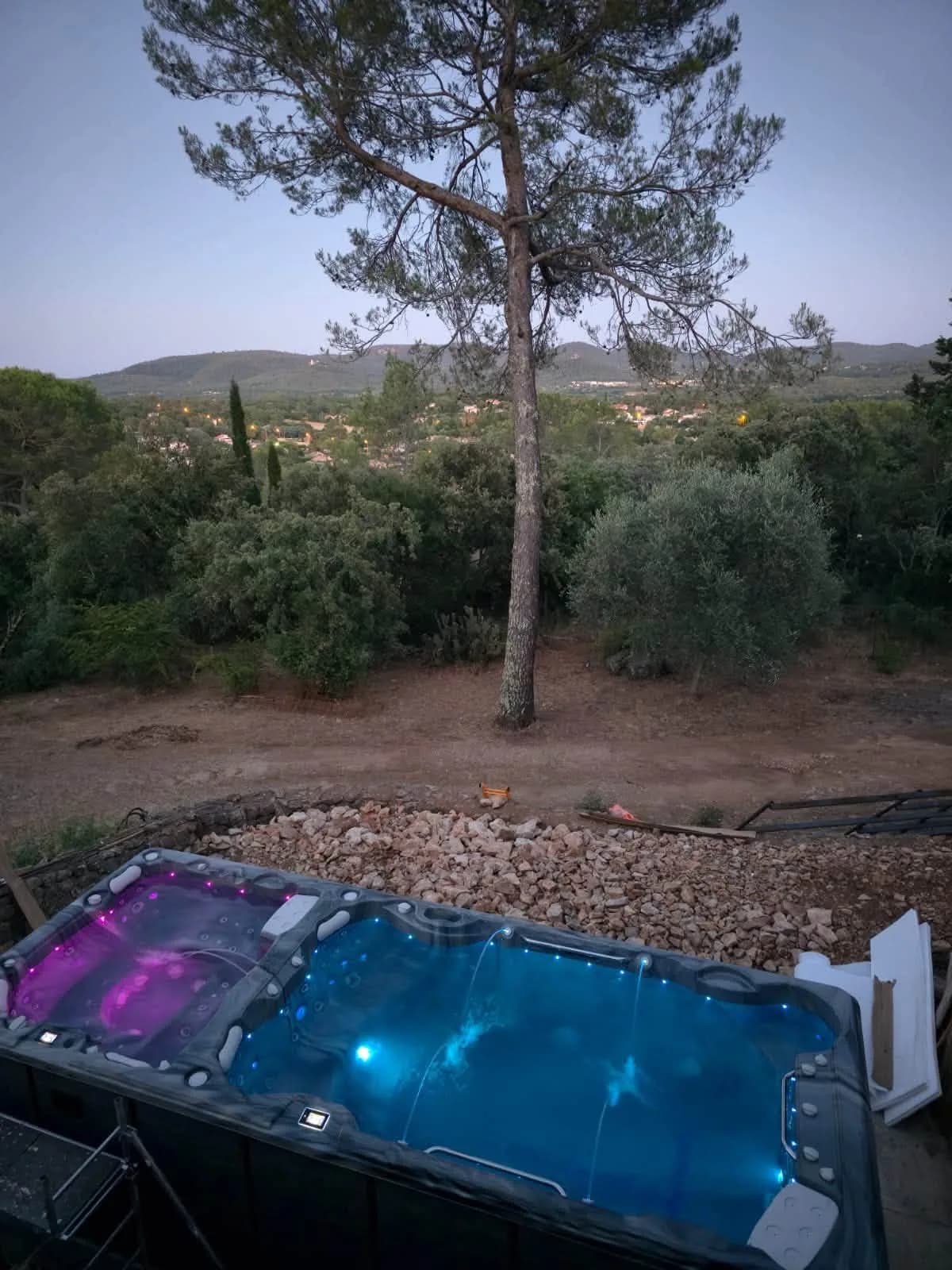 Spa Rizor installé à Garéoult, autre vue du chantier