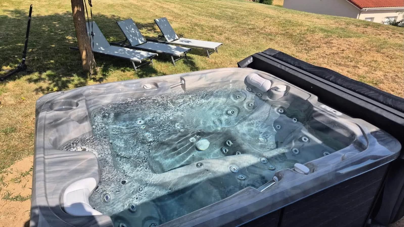Spa Rodberg installé à Saint-Maurice-de-Gourdan, autre vue du chantier