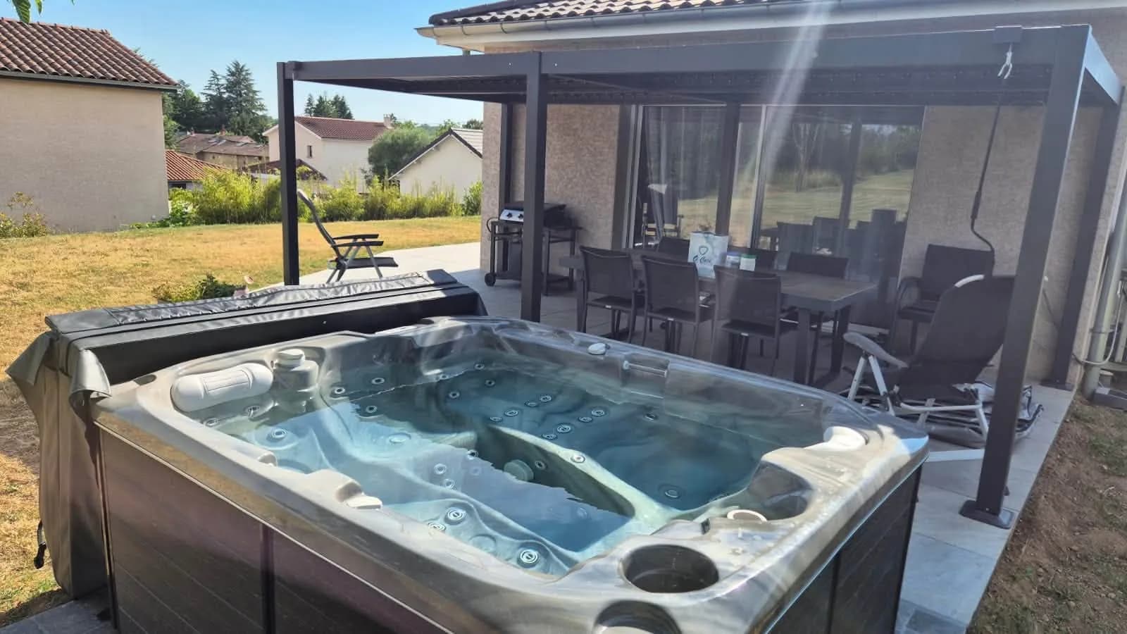 Spa Rodberg installé à Saint-Maurice-de-Gourdan, autre vue du chantier