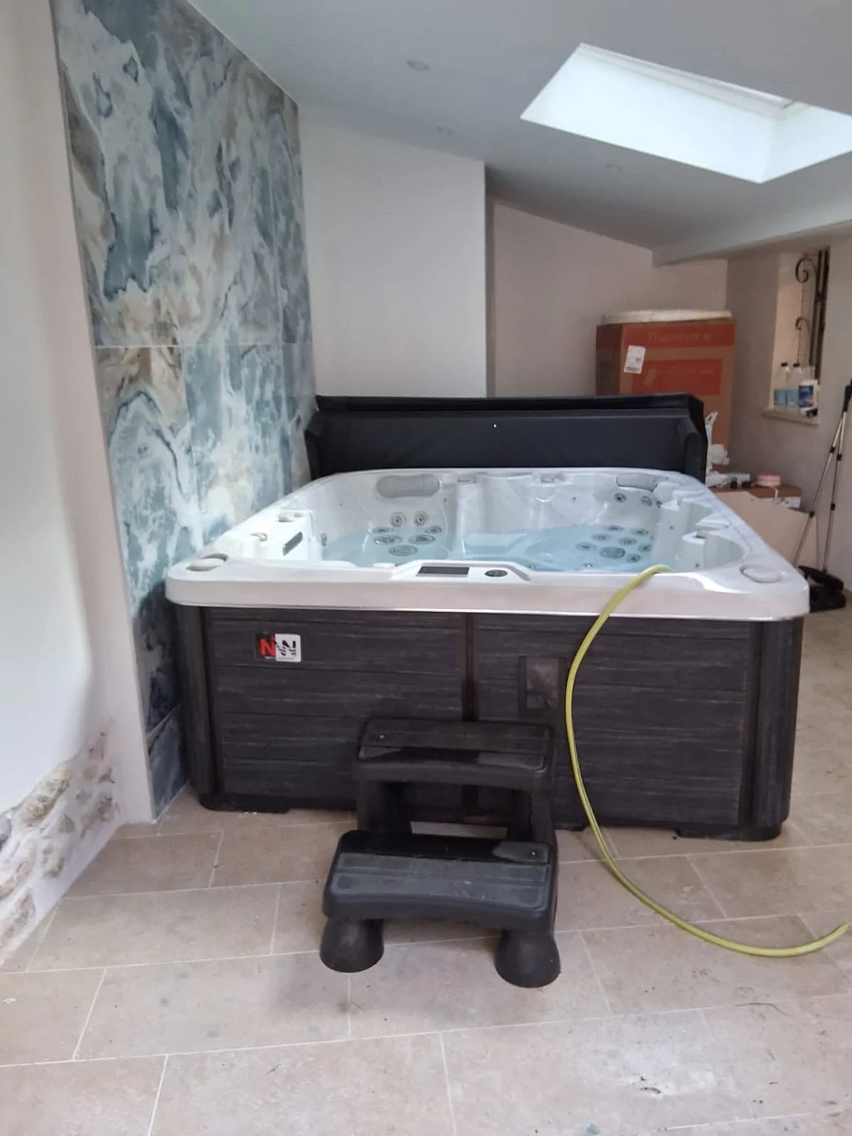 Spa Drøback installé à Eyguieres, autre vue du chantier