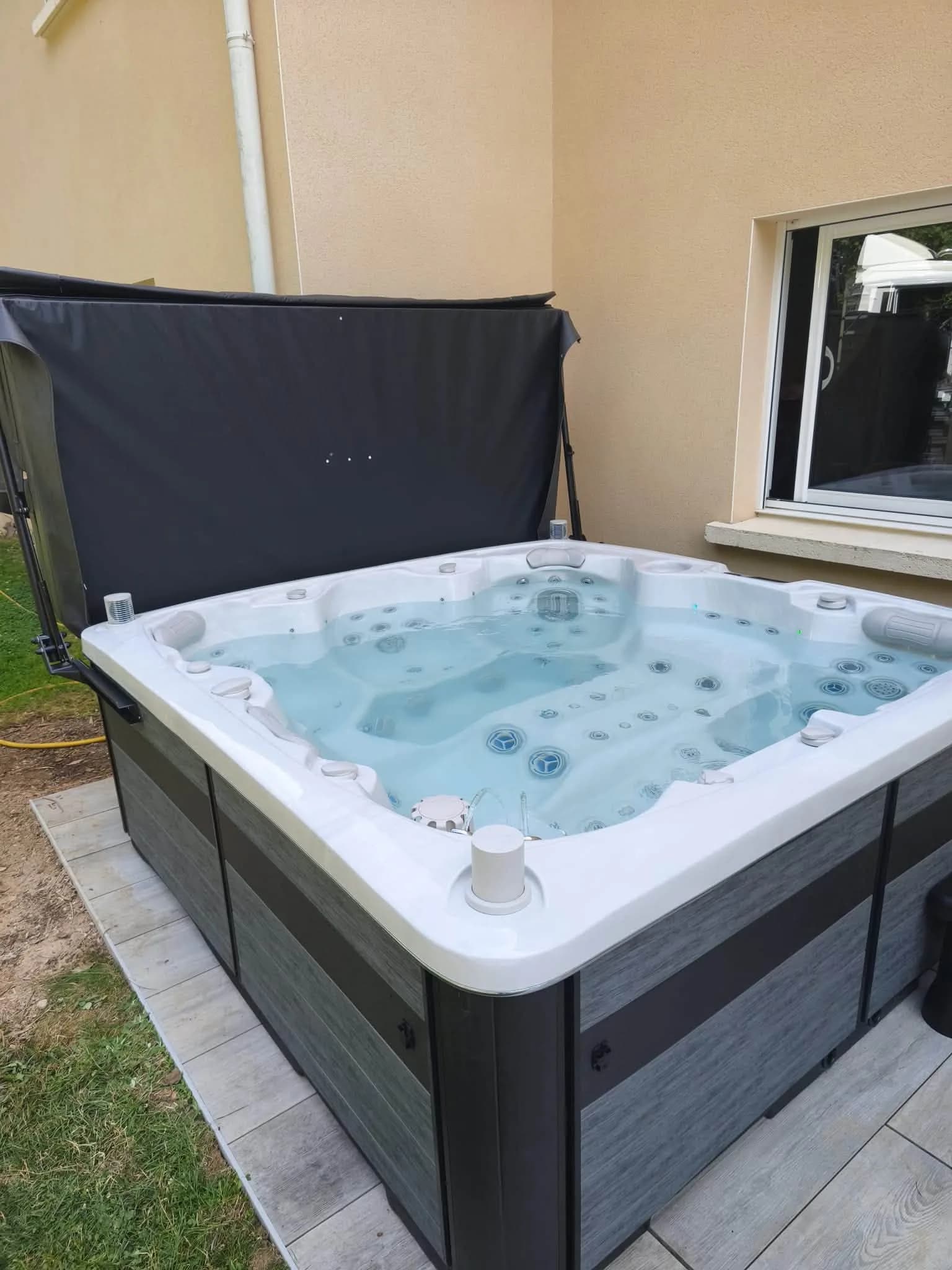 Spa Hølen installé à Saulcy-sur-Meurthe, autre vue du chantier
